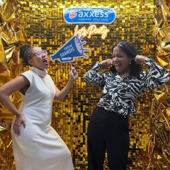gold shout money booth